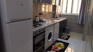 Apartment, 2 Bedrooms | Private kitchen