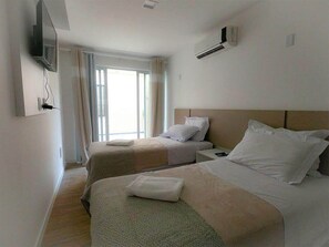 Superior Double Room, 1 Bedroom | Blackout drapes, iron/ironing board, free WiFi, bed sheets - Pousada Barbroch (Florianópolis)