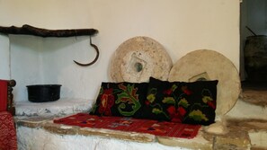 Traditional-Haus | Wohnbereich | Flachbildfernseher