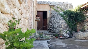 Property grounds - Bendeni Cottage (Chania)