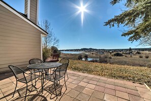Outdoor dining - Pagosa Springs Getaway w/ Patio & Lake Views! (Pagosa Springs)