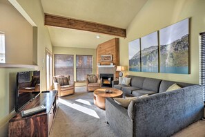 TV, DVD player, books - Pagosa Springs Getaway w/ Patio & Lake Views! (Pagosa Springs)
