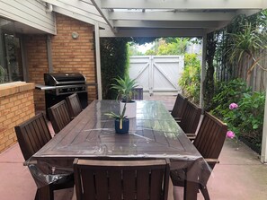 Outdoor dining - SHORE THING - FAMILY BEACH RETREAT  (Tootgarook)