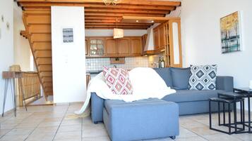 Smart TV, fireplace, Netflix