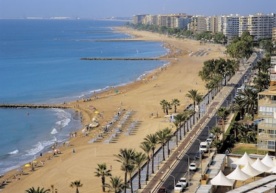OFFER LUXURY APARTMENTS IN 1ST LINE OF BEACH