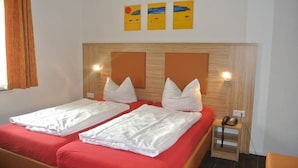 Comfort Double Room | Desk, WiFi (free), bed sheets - Hotel Art Ambiente (Hagen)