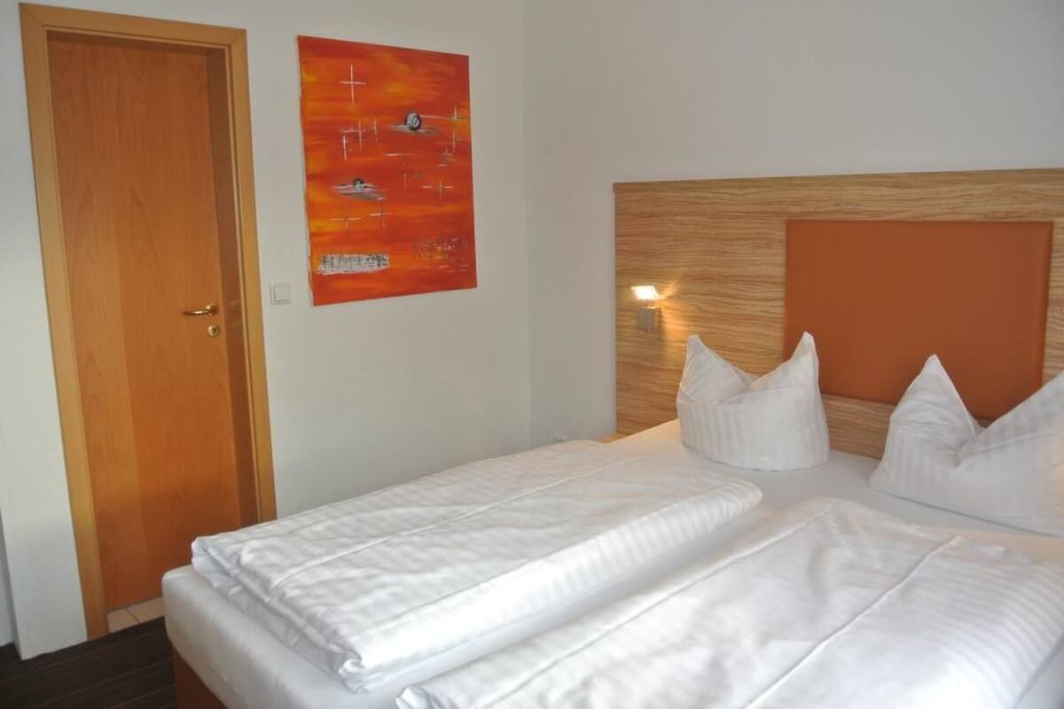 Standard Double Room | Desk, WiFi (free), bed sheets