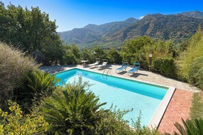 حمّام سباحة خارجي