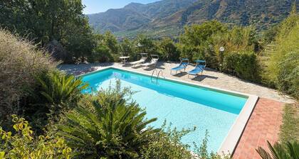 Panoramic retreat with pool near Taormina and Sea