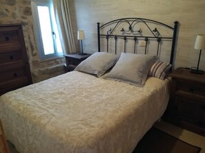 1 chambre, fer et planche à repasser, Wi-Fi gratuit, draps fournis