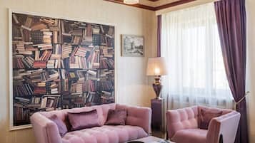 Suter Signature Suite | Hypo-allergenic bedding, pillowtop beds, minibar, in-room safe