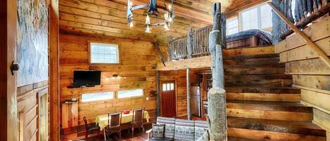 Televisie, een open haard, een dvd-speler en een stereo