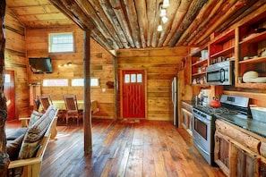 Fridge, microwave, oven, stovetop - The Barn on Stoney Hollow (Pocono Lake)