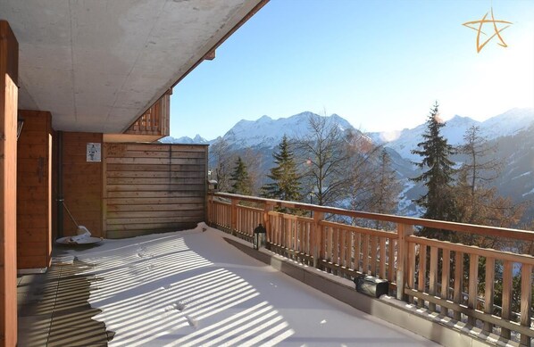 Property grounds - Outside : Modern apartment  for 5 people, balcony-terrace, beautiful south view, located at tne entr (St-Luc)