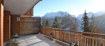 Outside : Modern apartment  for 5 people, balcony-terrace, beautiful south view, located at tne entr