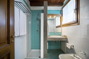 Bathroom - LA Torre (BARI SARDO)