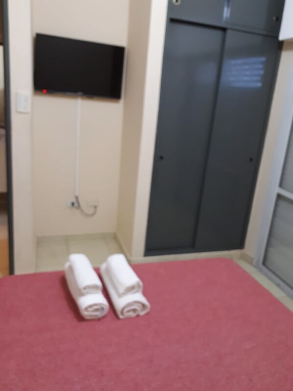 经典公寓, 1 间卧室, 私人浴室 | 1 多间卧室、办公桌、免费 WiFi、床单