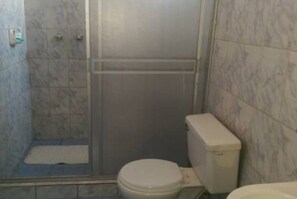 Shower, free toiletries, towels