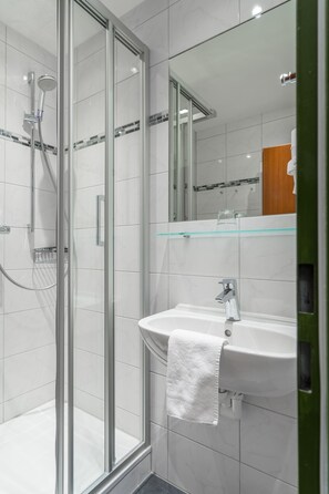 Ducha, secador de pelo, toallas