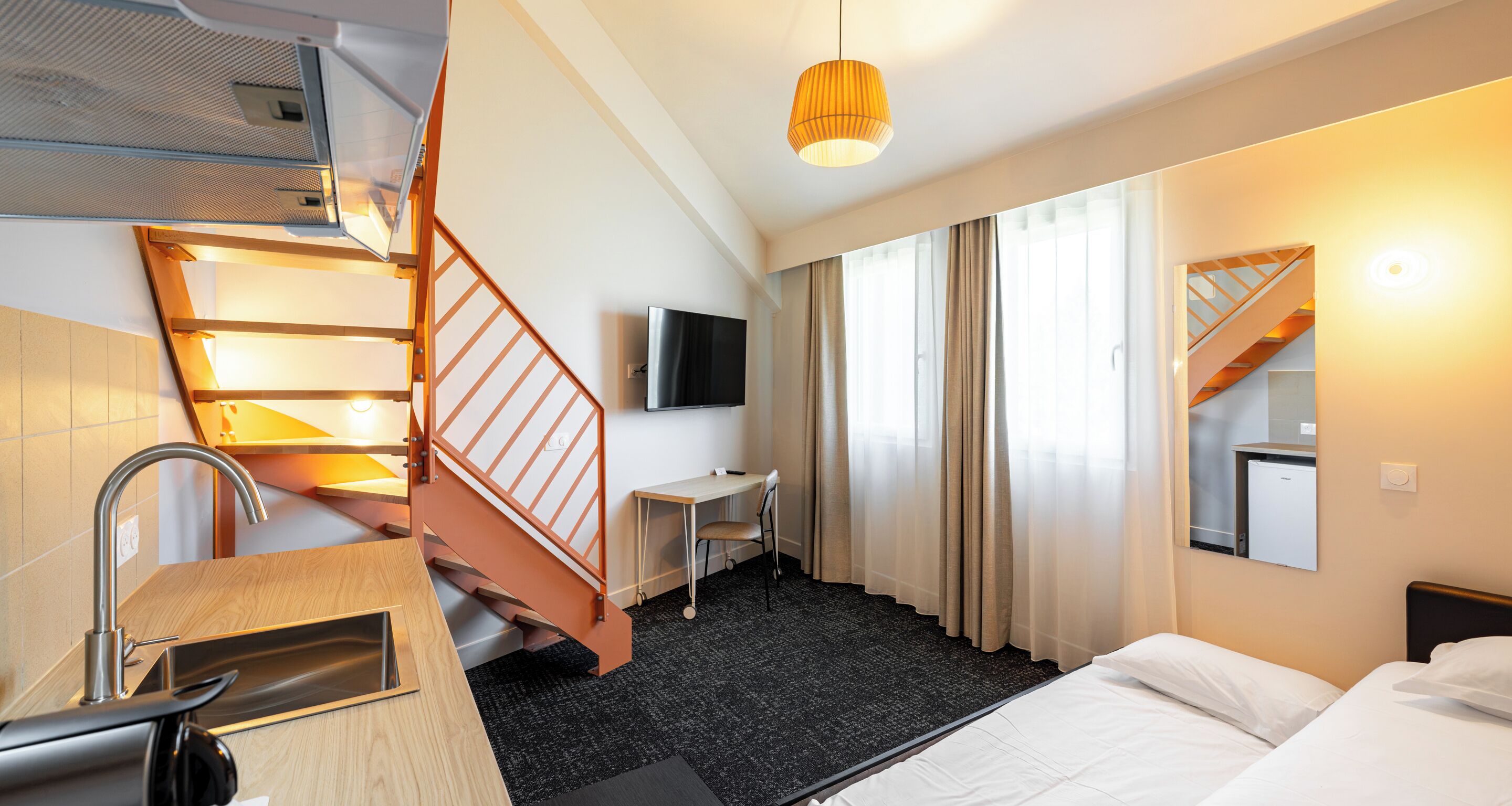 Superior Duplex Room with private kitchenette, 1 king bed, 2 twin beds, non-smoking (Shower Only)