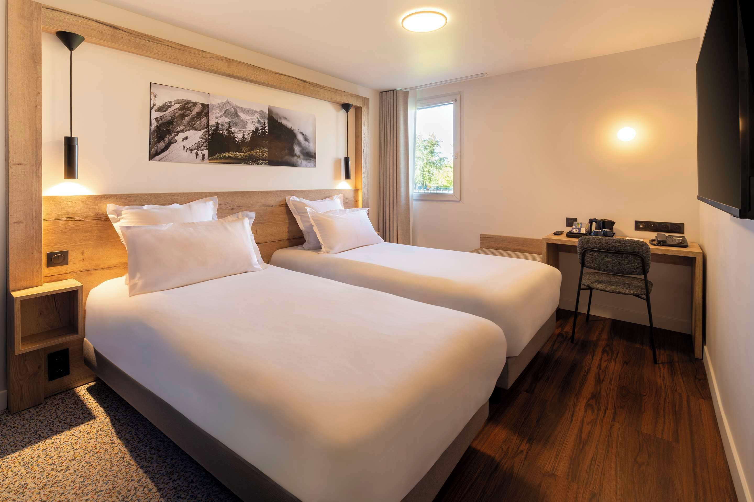 Standard Room, 2 Twin Beds, Non Smoking (Shower Only) | Premium bedding, memory foam beds, laptop workspace, soundproofing