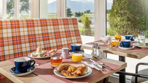 Frokostbuffé hver dag (mot et tillegg)