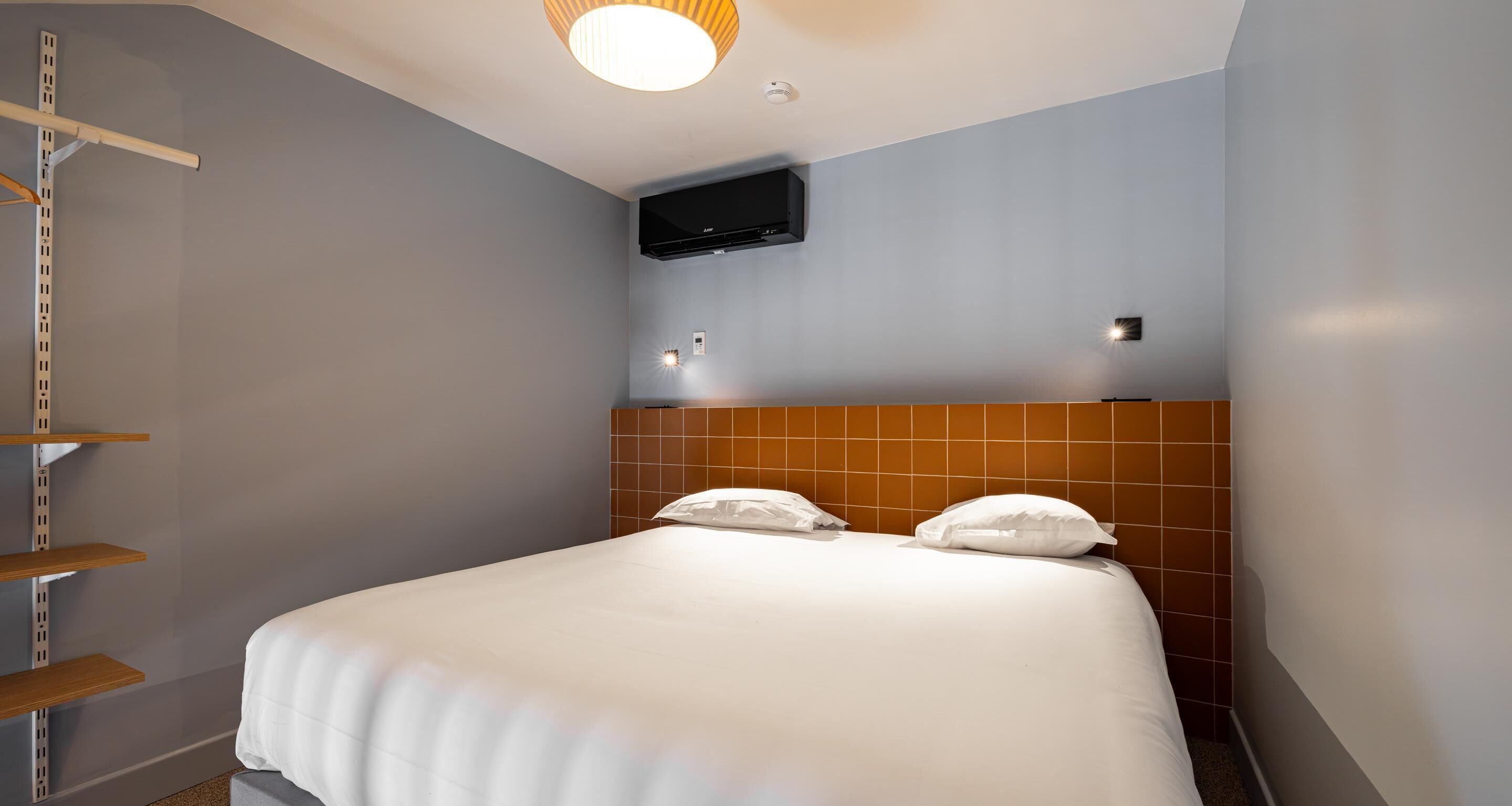 Luxe beddengoed, bedden met traagschuimmatras, individueel gedecoreerd