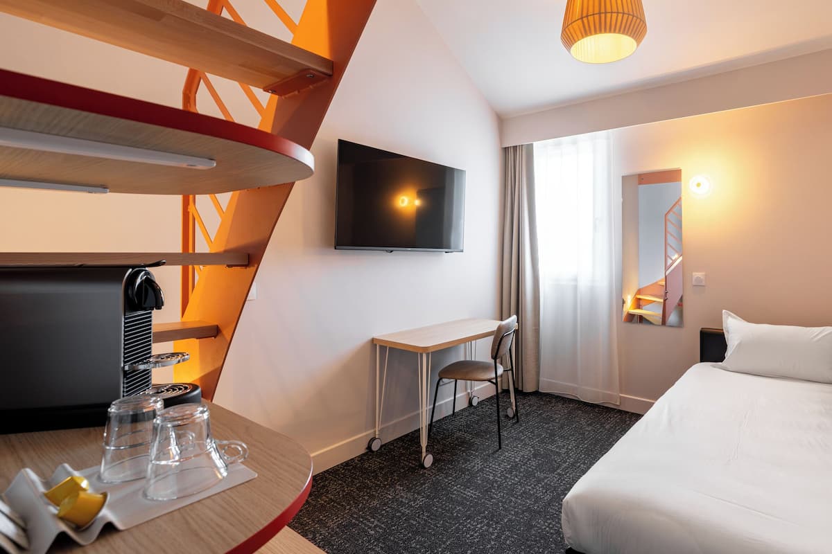 Superior Duplex Room, 1 King Bed, 1 Single Bed, Non-Smoking (Shower Only)