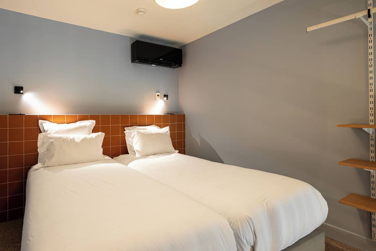 Superior Duplex Room, 2 Twin Beds, Non-Smoking (Shower Only)