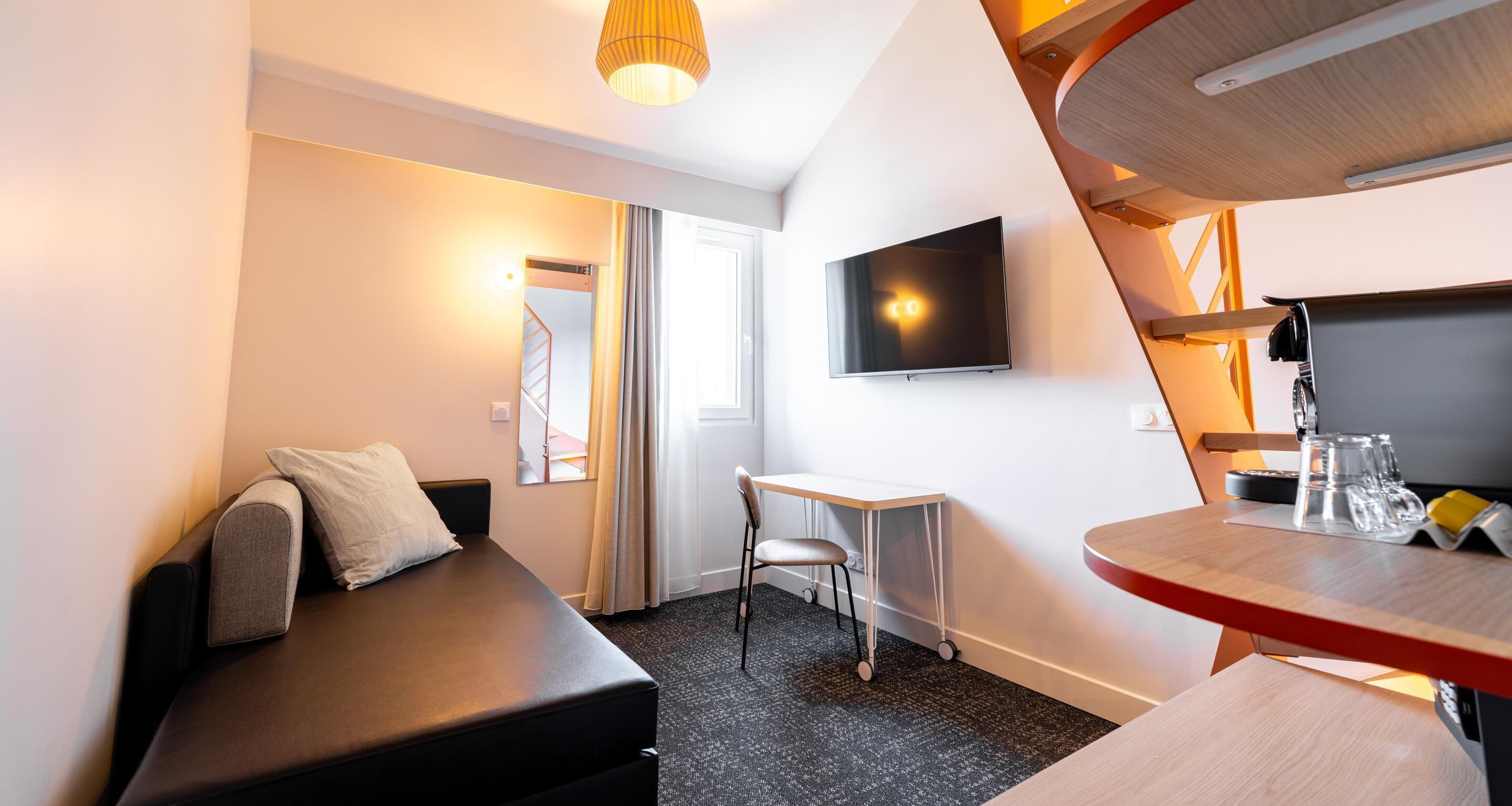 Luxe beddengoed, bedden met traagschuimmatras, individueel gedecoreerd