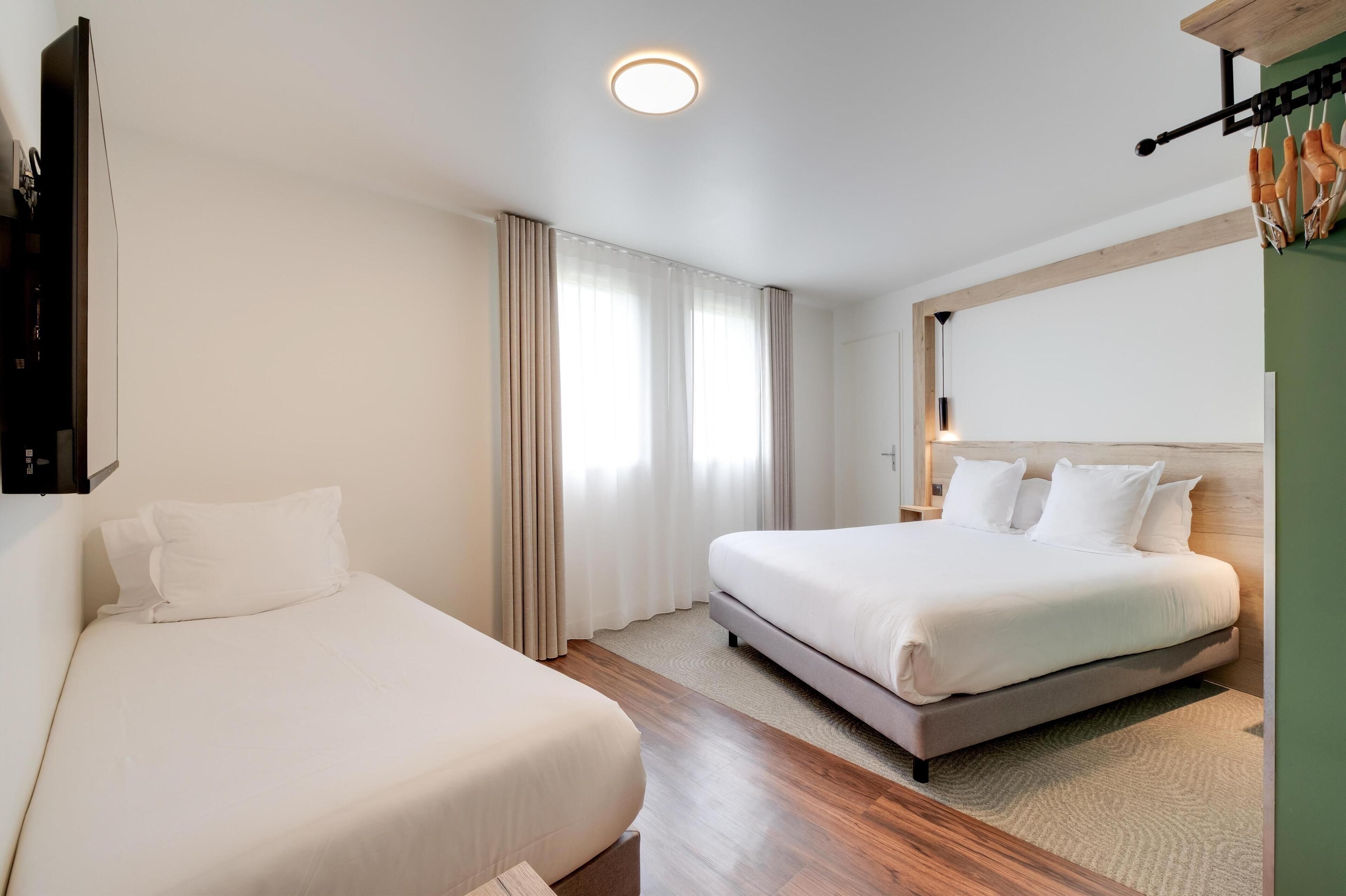 Chambre Familiale, plusieurs lits, non-fumeur (Shower Only)