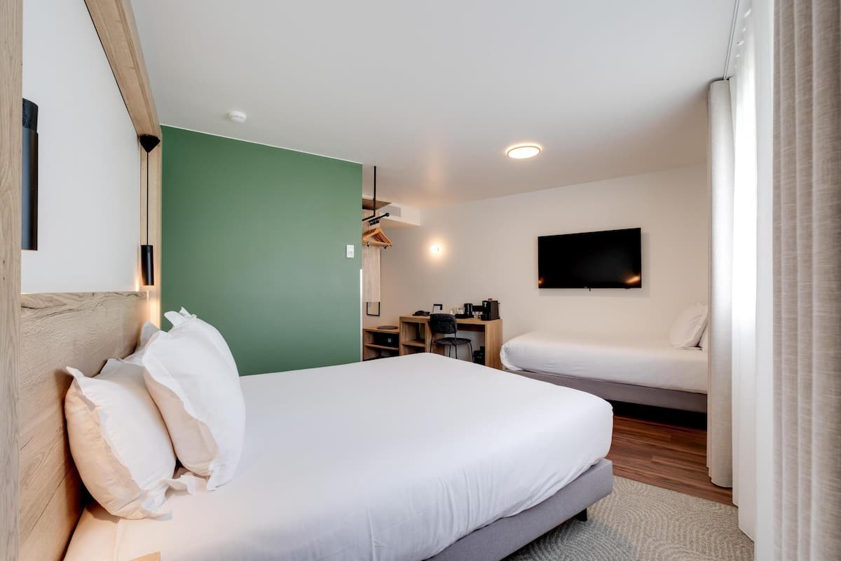 Family Room, 1 King Bed, 1 Single Bed, Non-Smoking (Shower Only) | Premium bedding, memory foam beds, laptop workspace, soundproofing