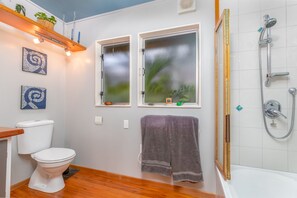 Hair dryer, toilet paper - Private Tropical Hideaway (West Harbour)