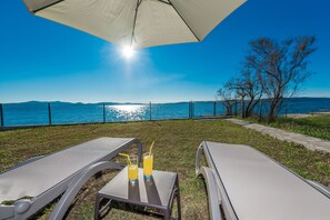 Property grounds - First row by the sea (Bibinje)
