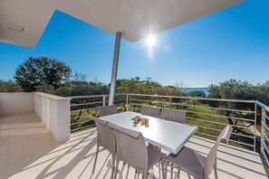 Outdoor dining - First row by the sea (Bibinje)