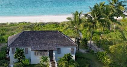 Stunning Luxury Villa Directly On French Leave Beach