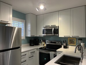 Refrigerador, microondas, horno, placa de cocina