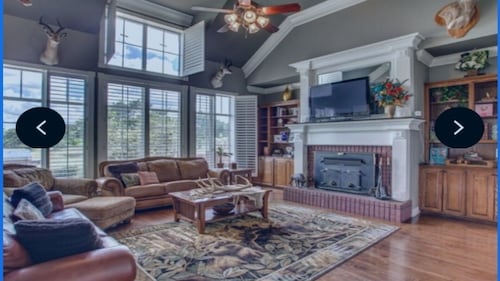 Ylellinen metsästysmaja 