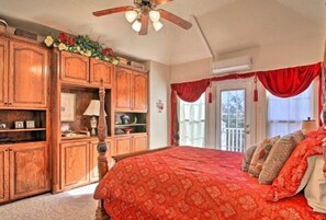 5 bedrooms, desk, free WiFi, bed sheets