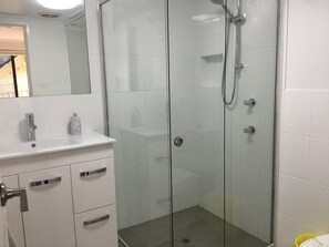 Shower, hair dryer, towels, soap - "Strathmore Lodge" - UNIT 1A LOWER LEVEL. (Port Macquarie)