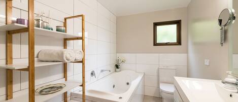 Shower, jetted tub, hair dryer, towels