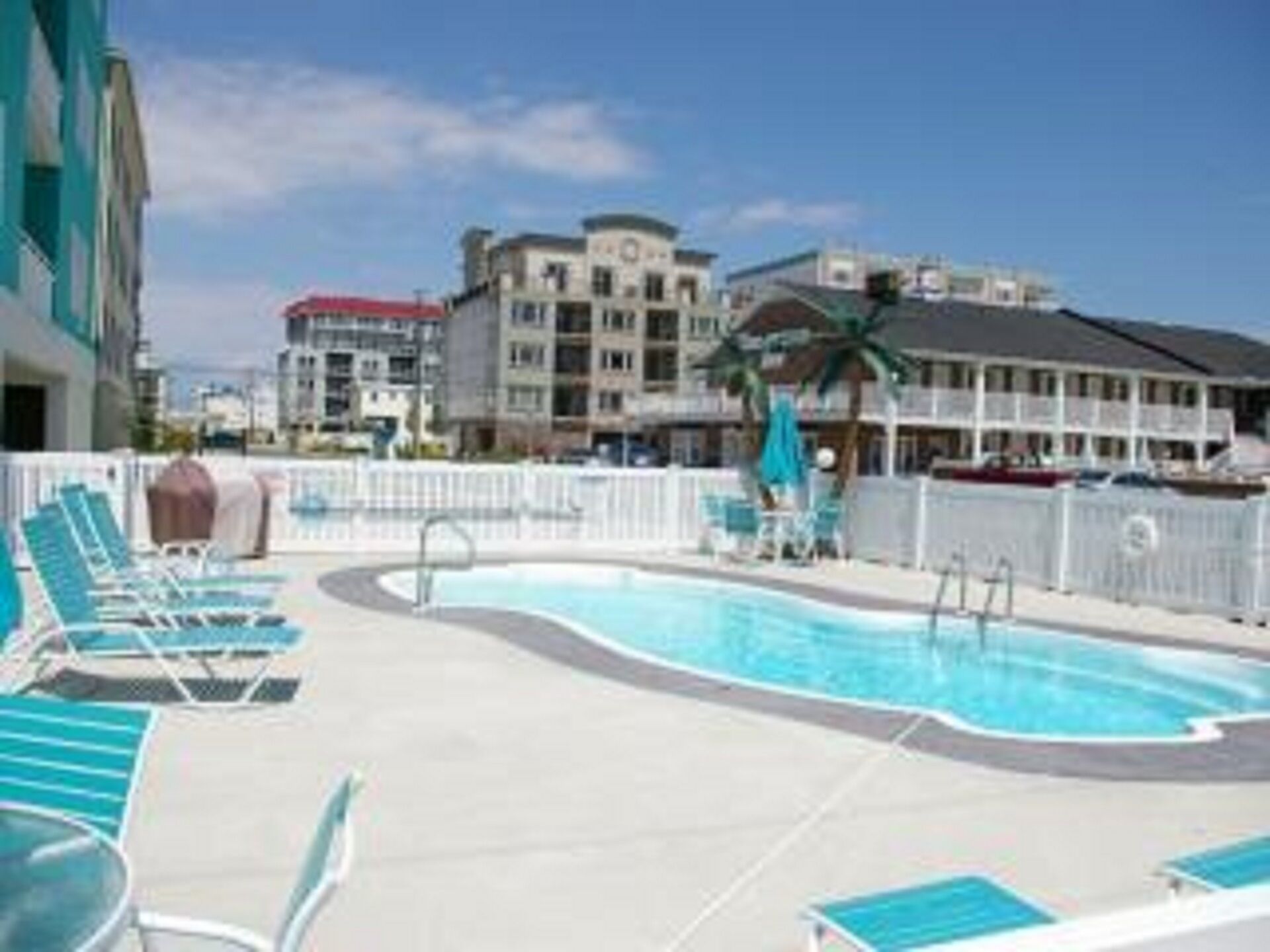 * 4 Bdr * Pool * Steps to Beach * Elevator *