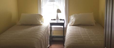 2 slaapkamers, een strijkplank/strijkijzer, gratis wifi, beddengoed