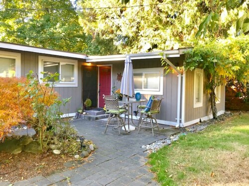 Lake Sammamish Bungalow half mile to Public Beach Access