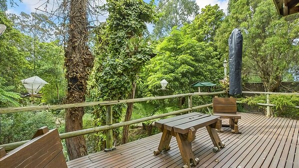 Outdoor dining - Country Living by the Seaside - Pet Friendly (SHOREHAM)