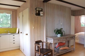 1 slaapkamer, een strijkplank/strijkijzer, wifi, beddengoed