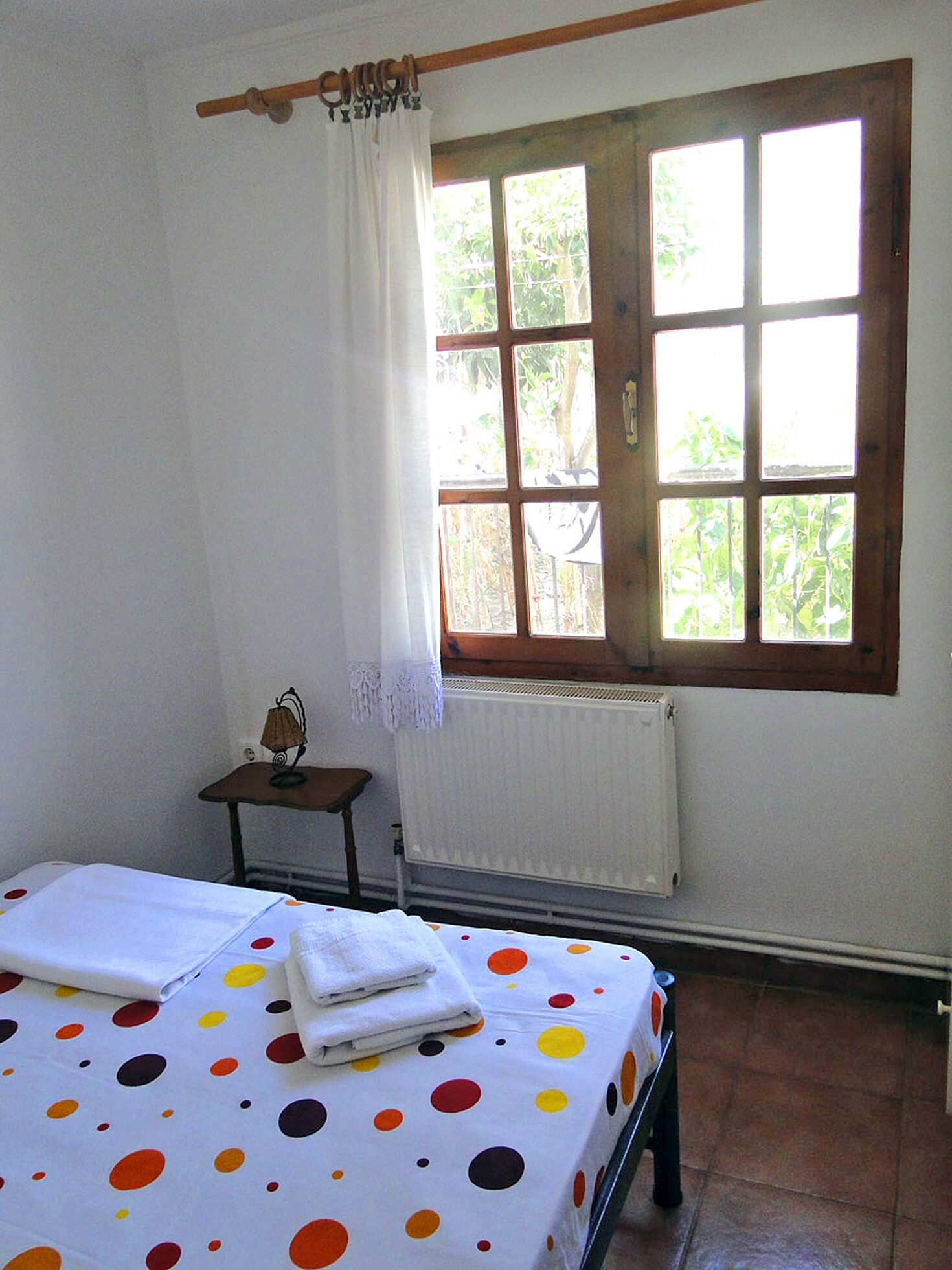 3 chambres, coffres-forts dans les chambres, fer et planche à repasser