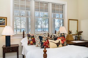 6 chambres, bureau, fer et planche à repasser, lit parapluie