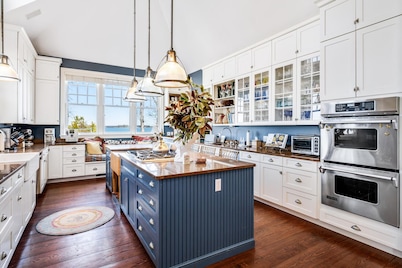 Luxurious and Extremely Private Waterfront Estate (SORRY - NO WEDDINGS)