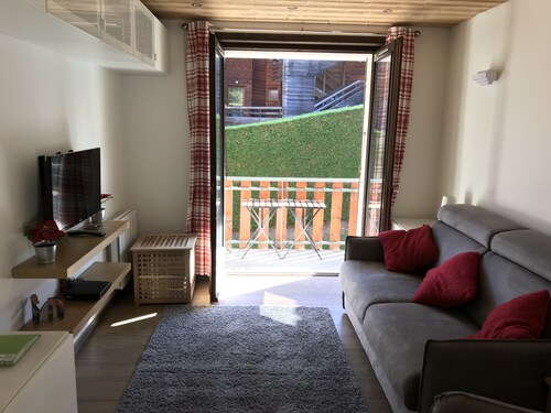 Modern, luxury studio in Morzine,1st floor, sleeps 4, centrally located